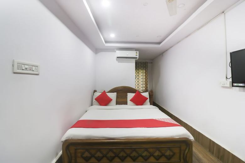 Oyo 18658 Hotel Royal Green