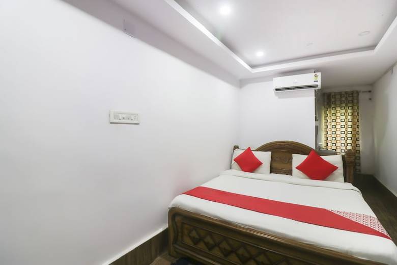 Oyo 18658 Hotel Royal Green