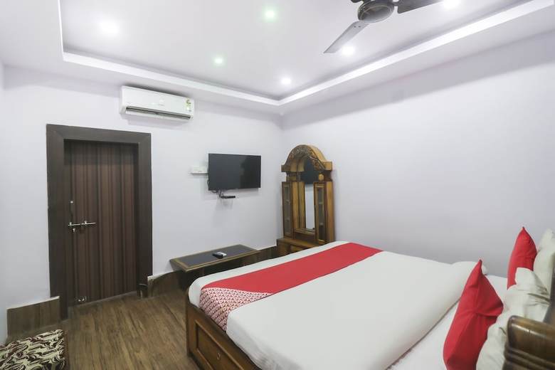 Oyo 18658 Hotel Royal Green