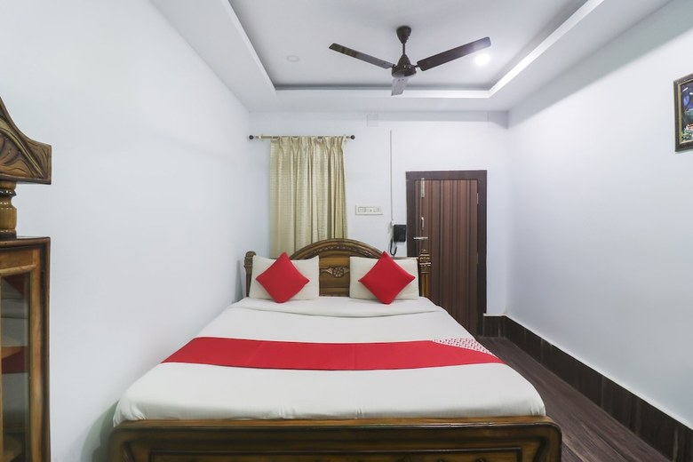 Oyo 18658 Hotel Royal Green