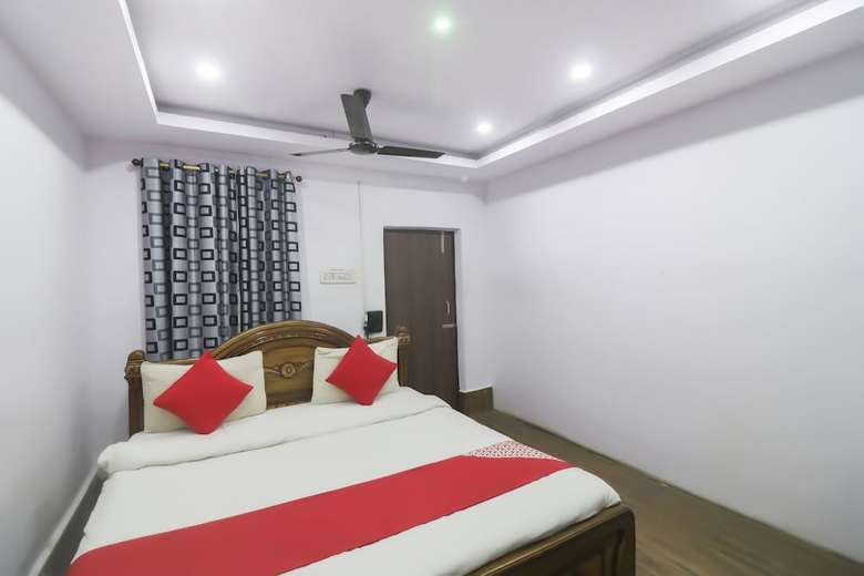 Oyo 18658 Hotel Royal Green