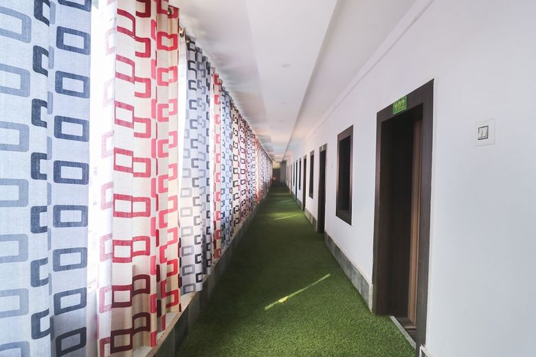 Oyo 18658 Hotel Royal Green