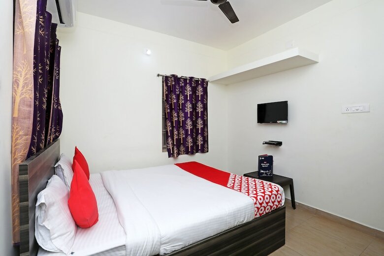 Hotel Oyo 15084 Lotus Residency