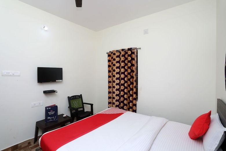 Hotel Oyo 15084 Lotus Residency