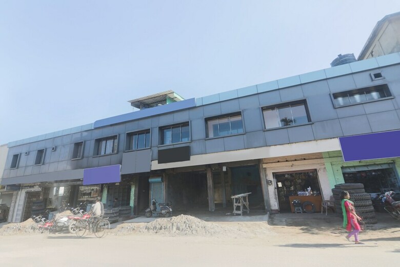 Oyo 19930 Hotel Holiday Palace