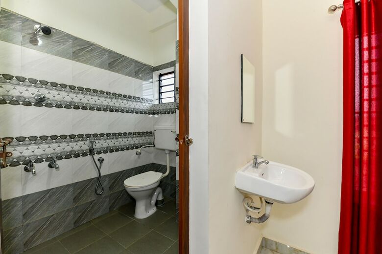 Hotel Oyo 26488 Athani Residency