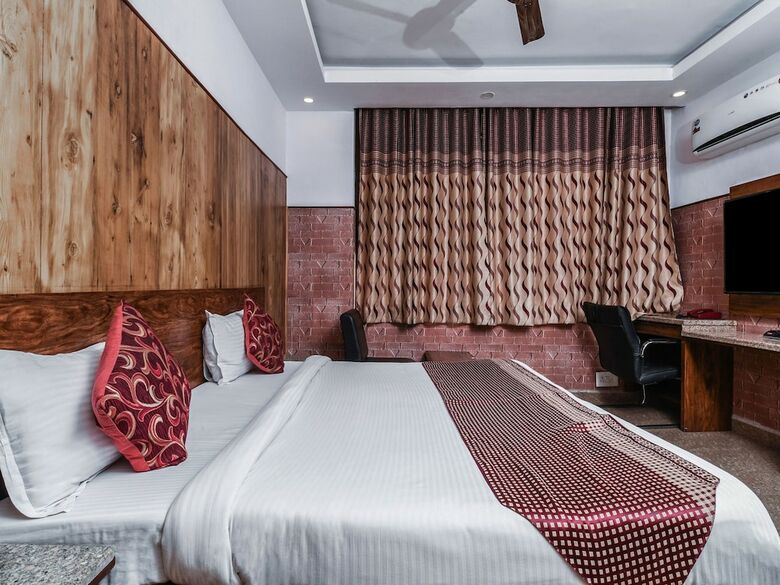 Hotel Oyo 7304 Stay Jangpura