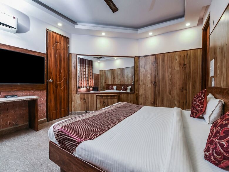 Hotel Oyo 7304 Stay Jangpura