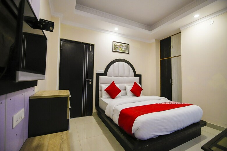 Hotel Oyo 18421 Uphill Courtyard