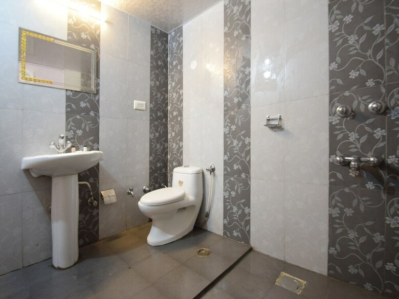 Hotel Oyo 18421 Uphill Courtyard