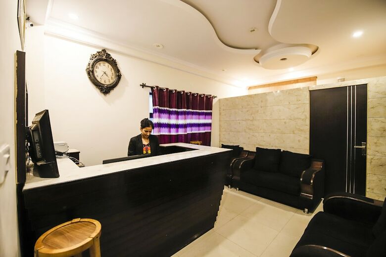 Hotel Oyo 18421 Uphill Courtyard