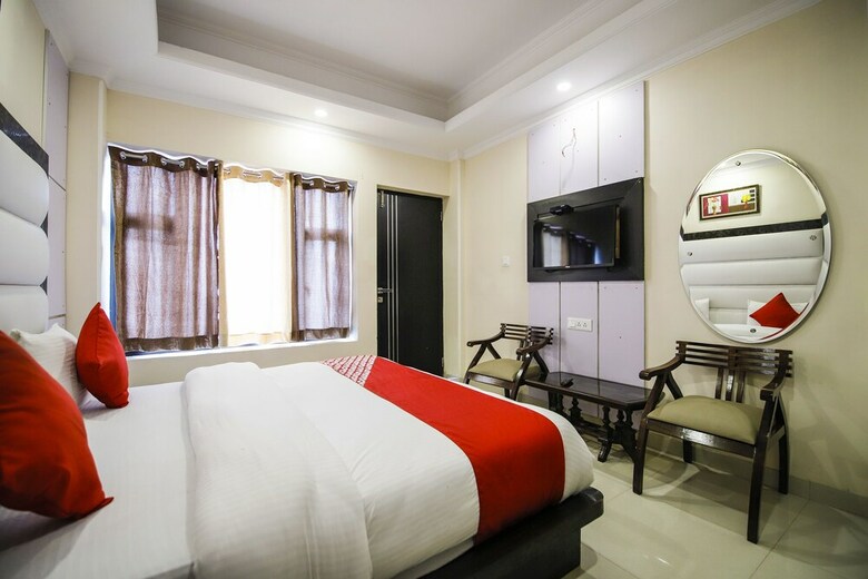 Hotel Oyo 18421 Uphill Courtyard