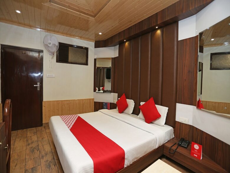 Hotel Oyo 27002 H S R Ram Bazaar