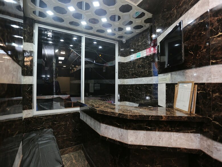 Hotel Oyo 27002 H S R Ram Bazaar