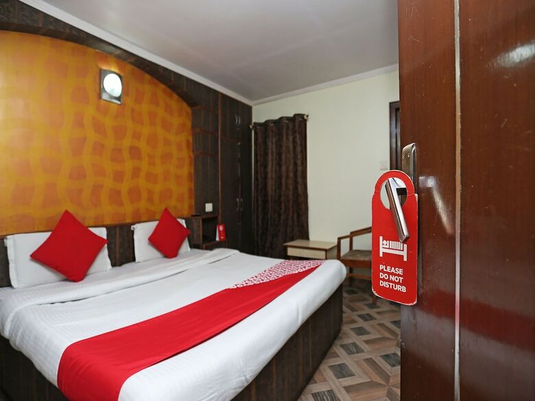 Hotel Oyo 27002 H S R Ram Bazaar