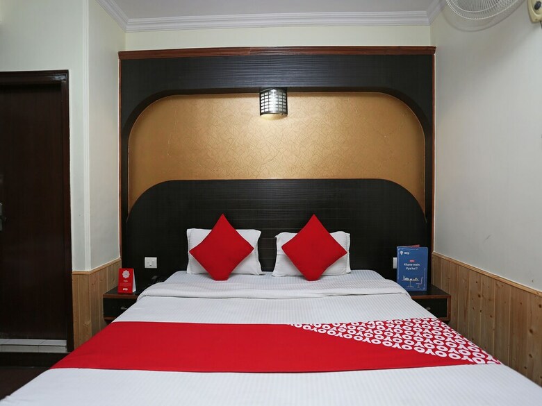 Hotel Oyo 27002 H S R Ram Bazaar