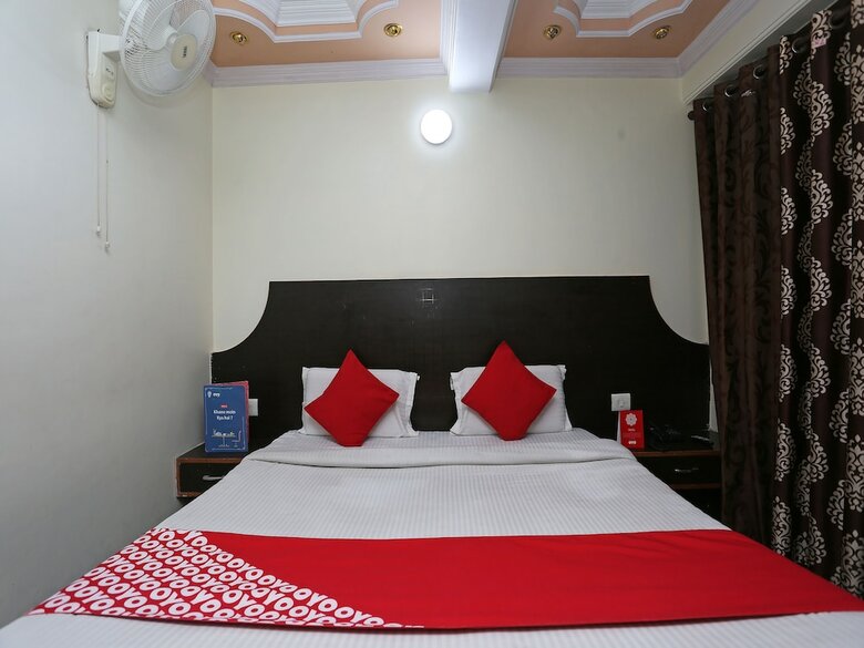 Hotel Oyo 27002 H S R Ram Bazaar