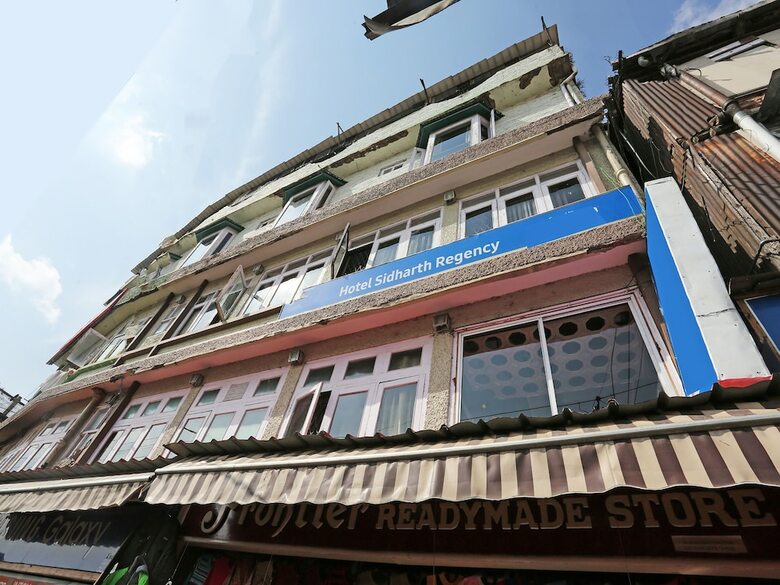 Hotel Oyo 27002 H S R Ram Bazaar