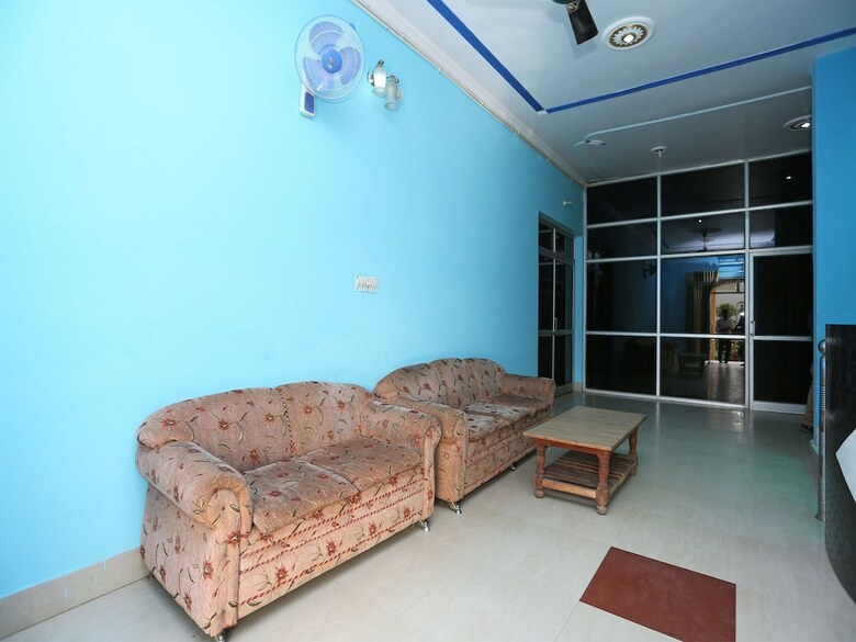 Oyo 15492 Hotel Dolly