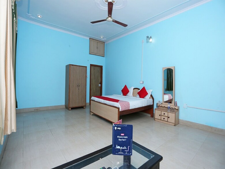 Oyo 15492 Hotel Dolly