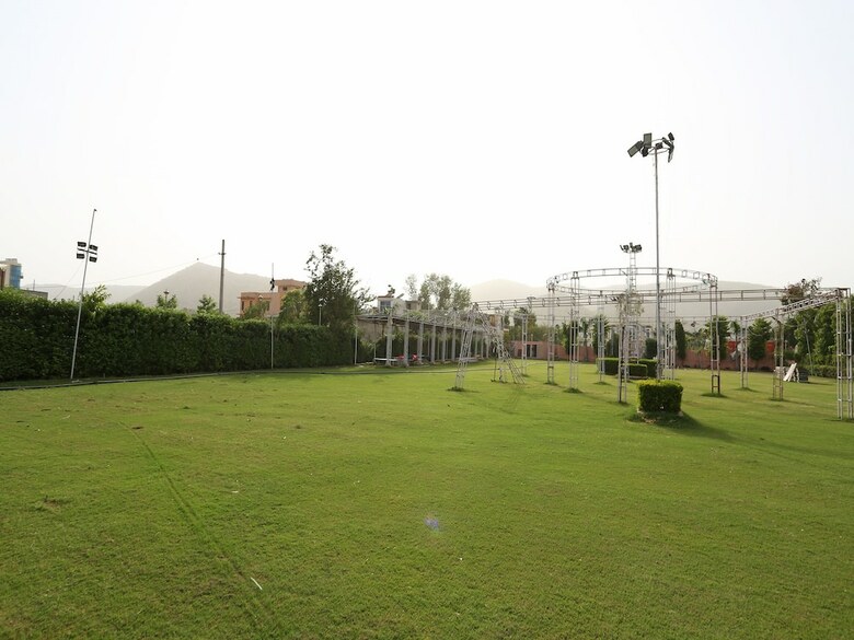 Oyo 15492 Hotel Dolly