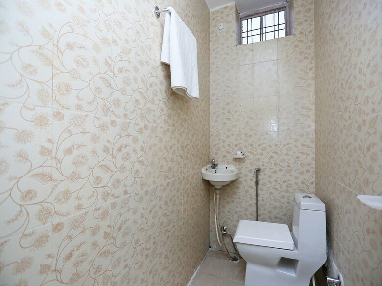 Oyo 15492 Hotel Dolly