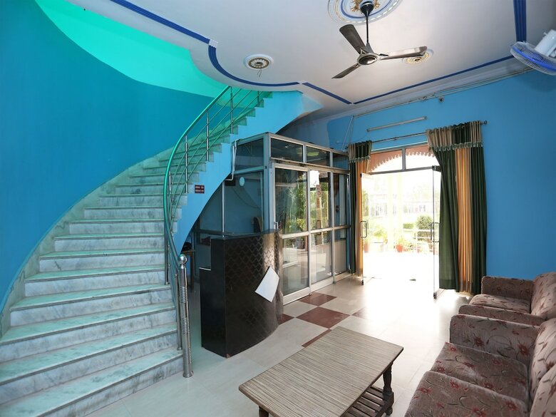 Oyo 15492 Hotel Dolly