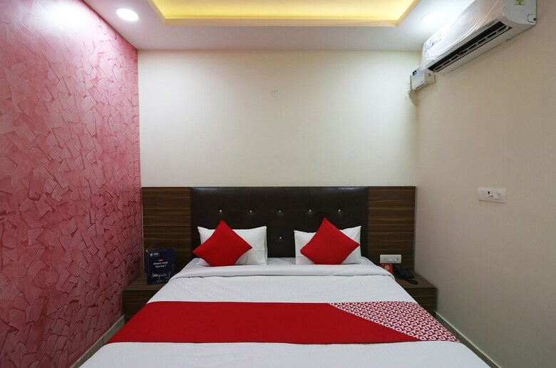 Hotel Oyo 22825 Ralson Residency