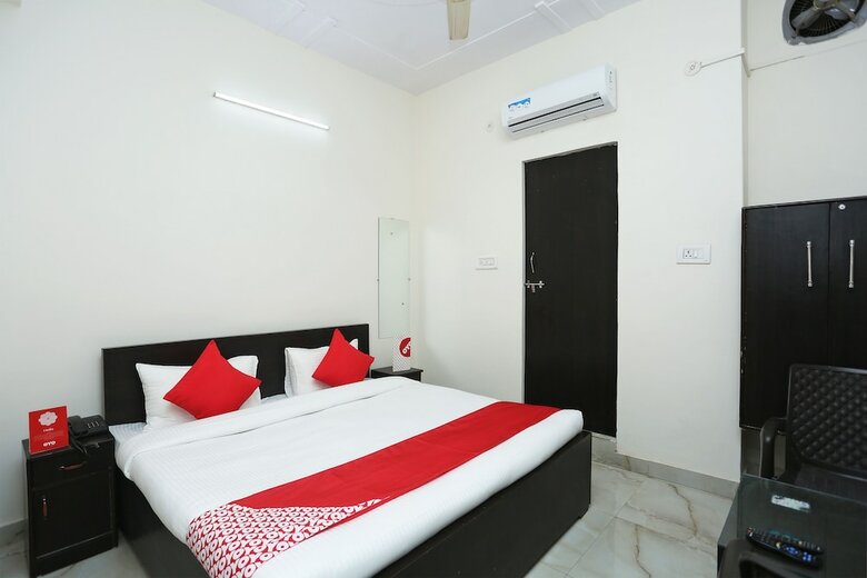 Oyo 16904 Hotel Maharaja Palace