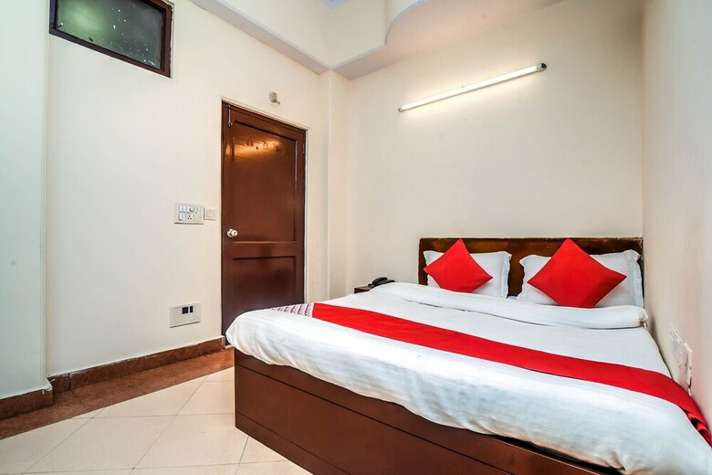 Hotel Oyo 18690 Ambica Deluxe