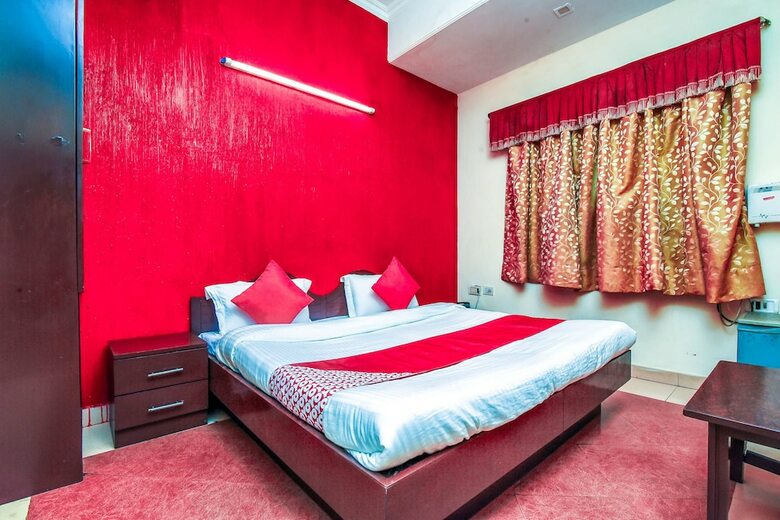 Hotel Oyo 18690 Ambica Deluxe
