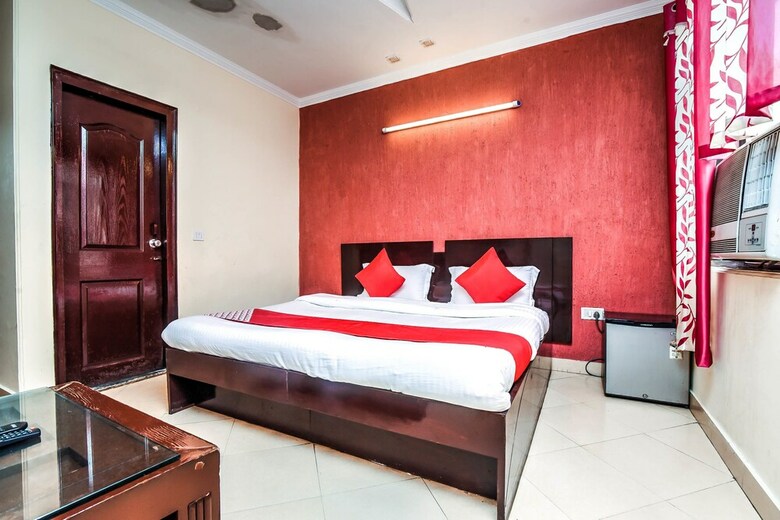 Hotel Oyo 18690 Ambica Deluxe