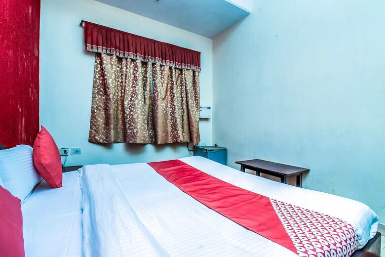 Hotel Oyo 18690 Ambica Deluxe