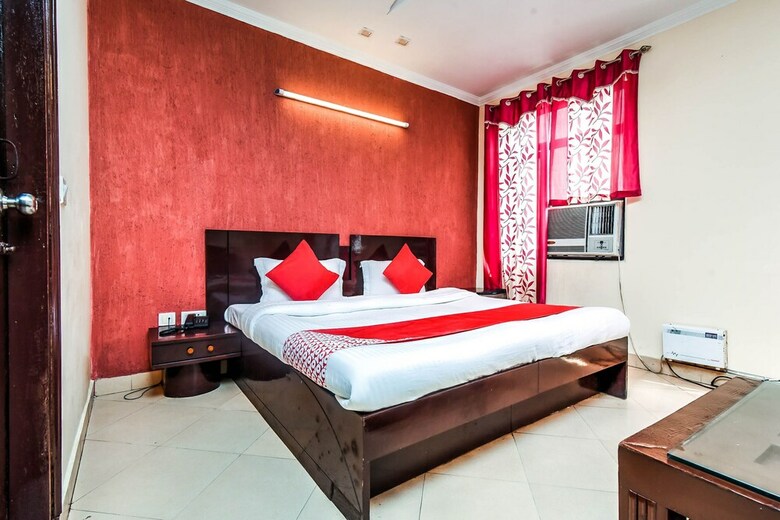Hotel Oyo 18690 Ambica Deluxe