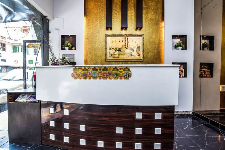 Hotel Oyo 18690 Ambica Deluxe