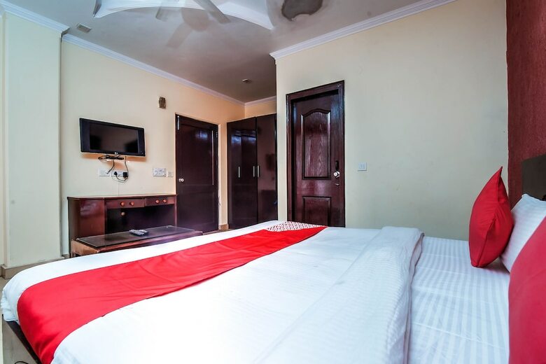 Hotel Oyo 18690 Ambica Deluxe