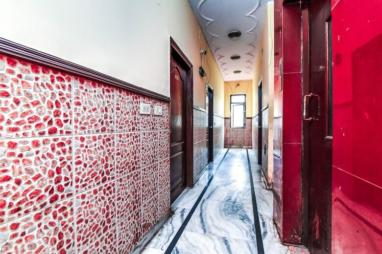 Hotel Oyo 18690 Ambica Deluxe