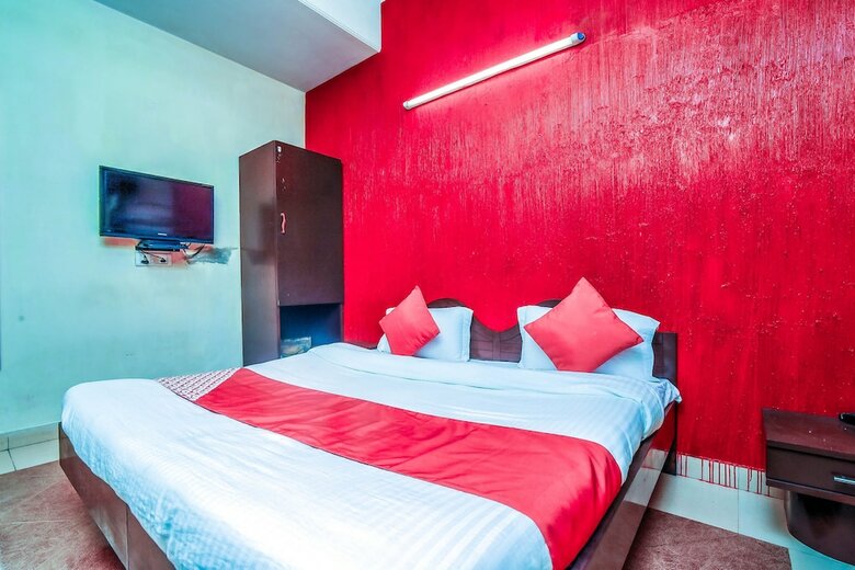 Hotel Oyo 18690 Ambica Deluxe