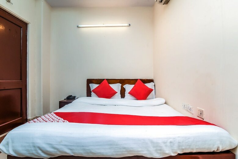 Hotel Oyo 18690 Ambica Deluxe