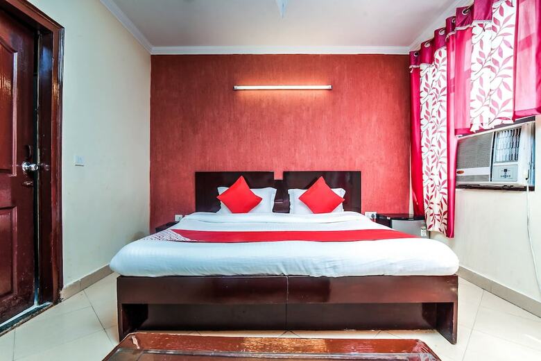 Hotel Oyo 18690 Ambica Deluxe
