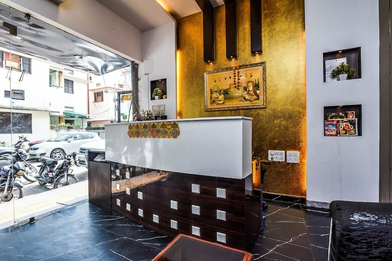 Hotel Oyo 18690 Ambica Deluxe