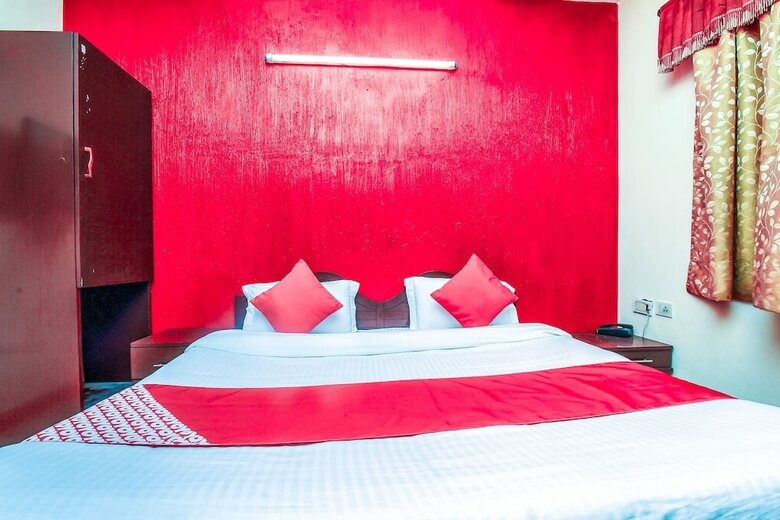 Hotel Oyo 18690 Ambica Deluxe