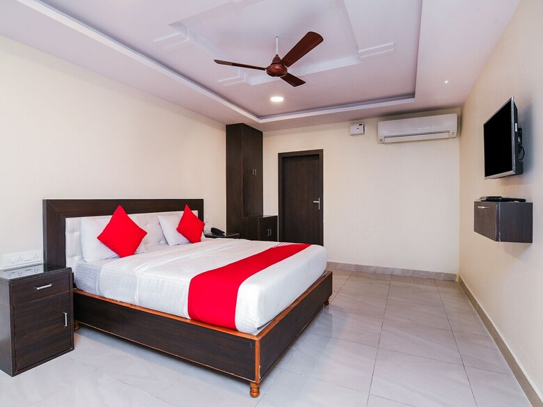 Hotel Oyo 26723 Rb Residency