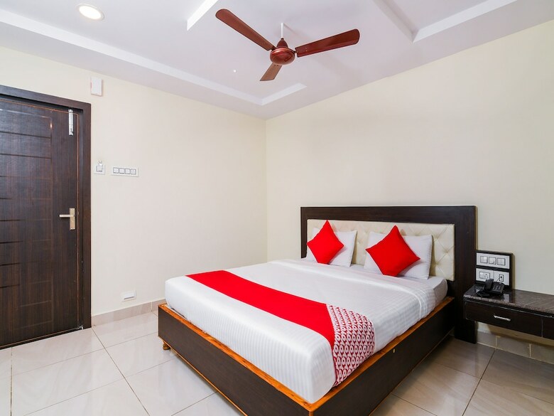 Hotel Oyo 26723 Rb Residency