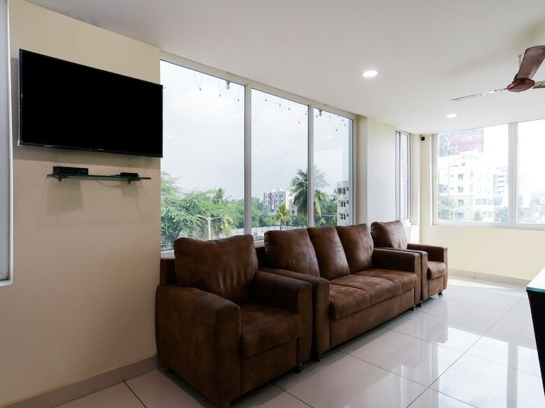 Hotel Oyo 26723 Rb Residency