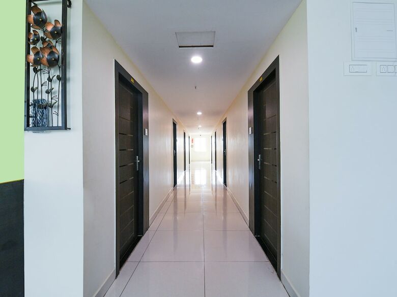 Hotel Oyo 26723 Rb Residency