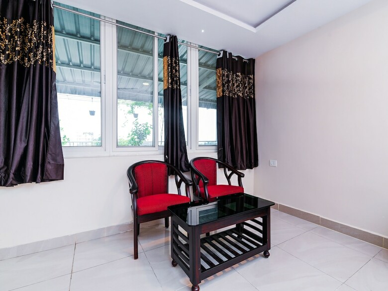 Hotel Oyo 26723 Rb Residency