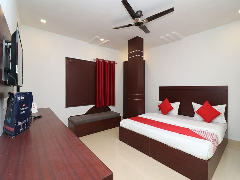 Oyo 1021 Hotel Gayatri Residency