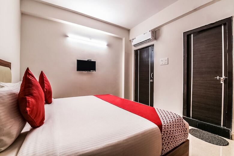 Oyo 16469 Pramukh Hotels