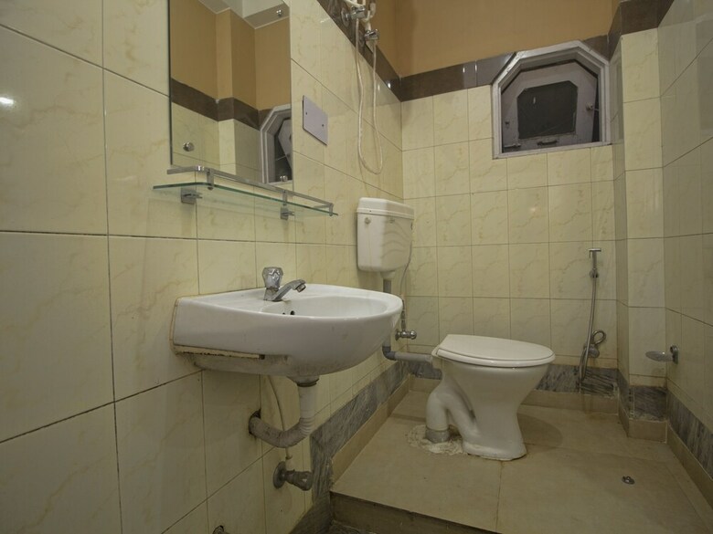 Oyo 13521 Sudhriti Hotel